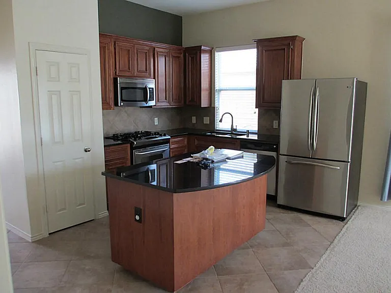6031 Lynwood Banks Ln — Photo 4