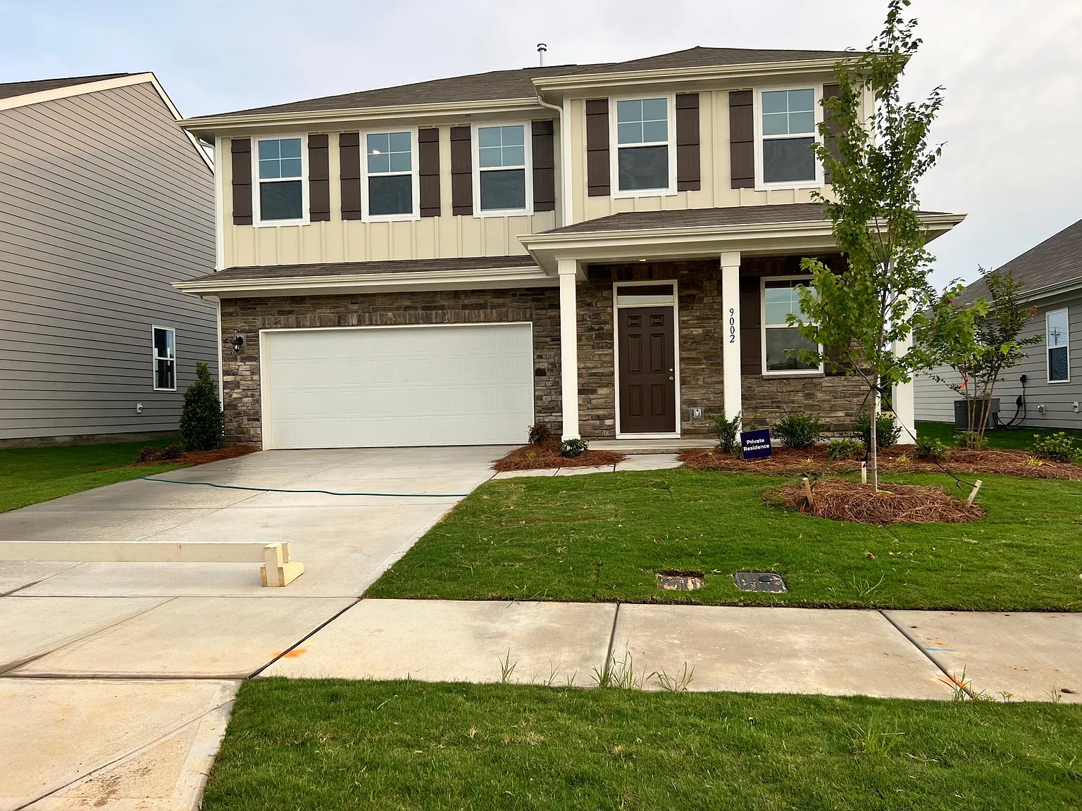 3 bed, 2.5 bath, 2243 sqft, $2,400 — Photo 2