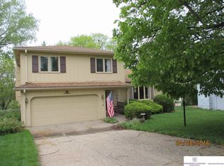 1007 Somerset Dr, Bellevue, NE 68005