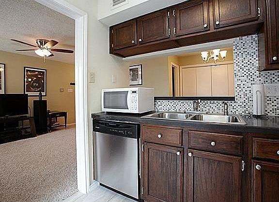 5th image of 336 Melrose Dr APT 19A