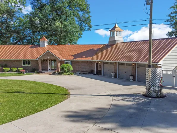 16290 Pretty Lake Rd, Plymouth, IN 46563