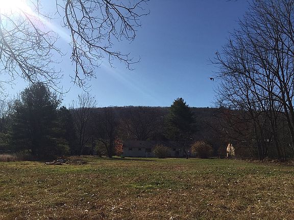 3rd image of 369 Delaware Dr