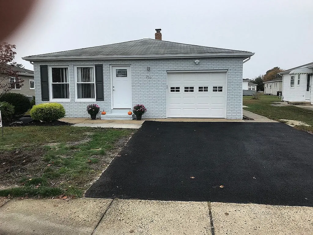 219 Harrington Dr N photo 1