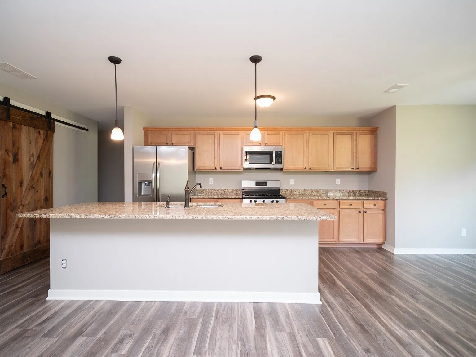 3 bed, 1432 sqft, $2,195 — Photo 3