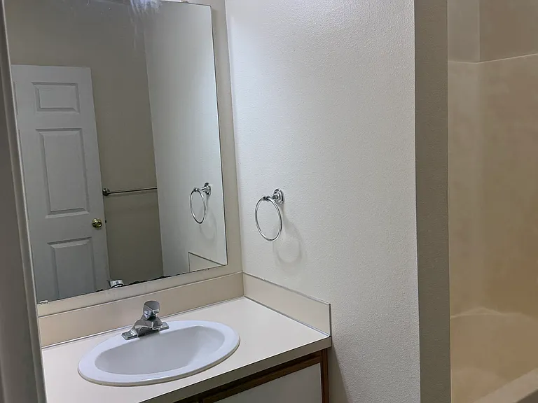 105 37th St #11 — Photo 9