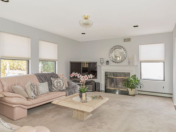 Family room w/ fireplace