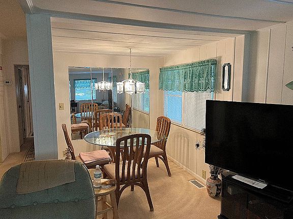 4th image of 186 S Lake Dr #495