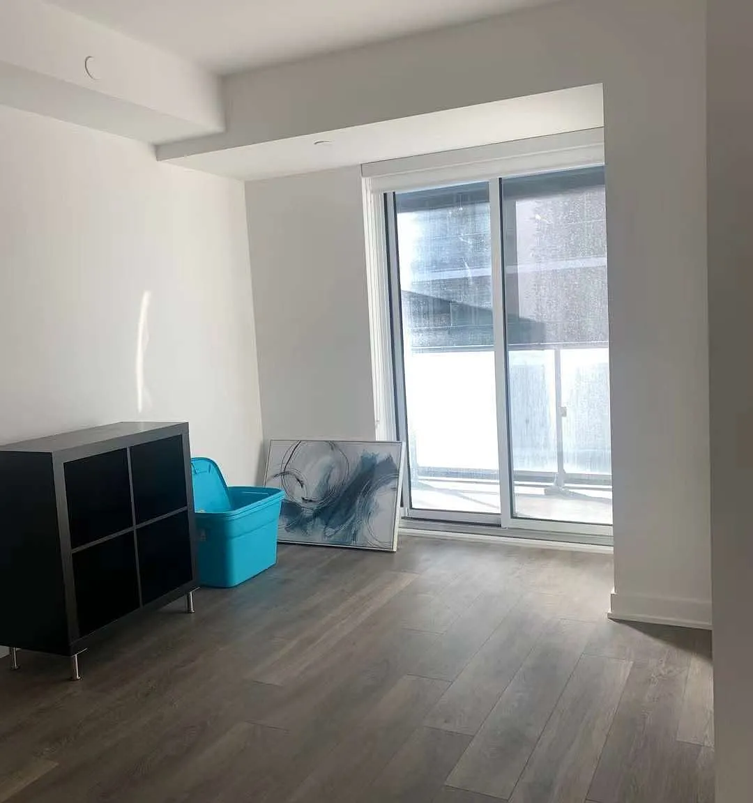195 Redpath Ave — Photo 3