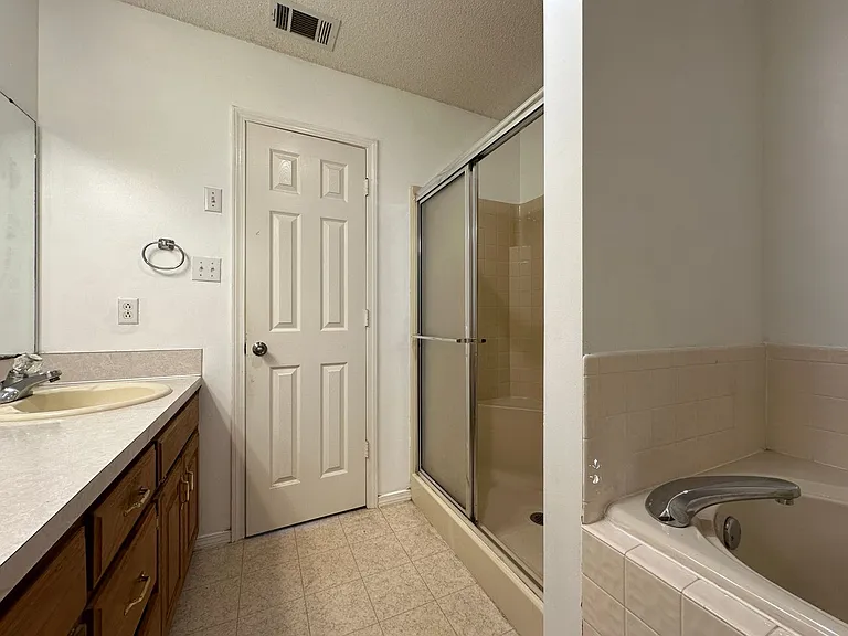 2713 S 87th Dr — Photo 17