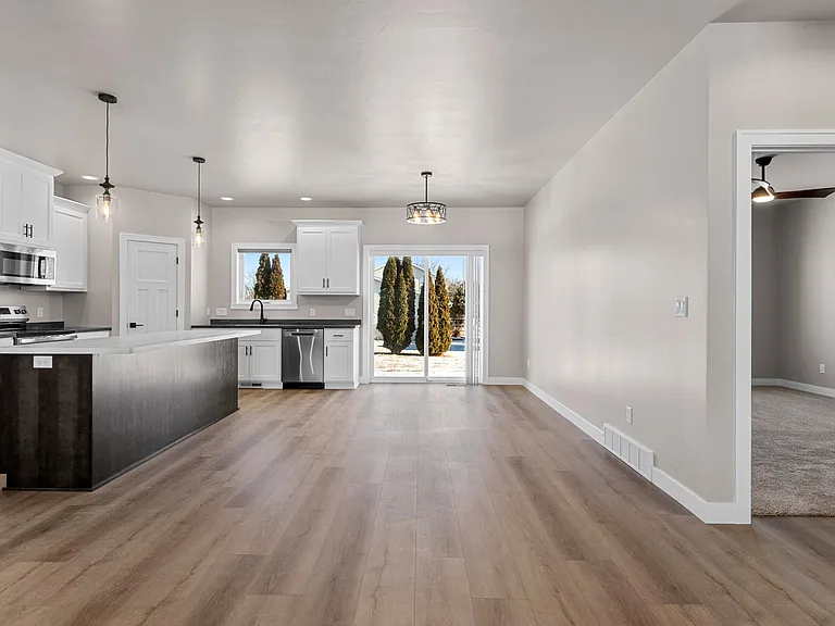 340 Rainbow Ct — Photo 16