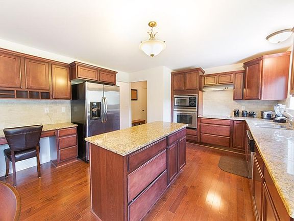 4th image of 9829 Rolling Pines Dr