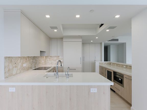 4th image of 529 S Flagler Drive #Ph1f