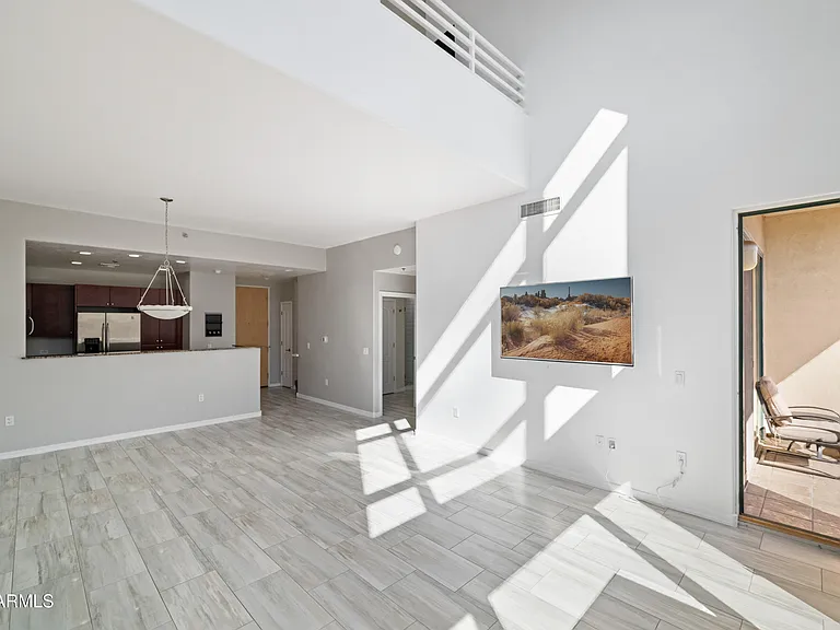 17 W Vernon Ave #619 — Photo 4