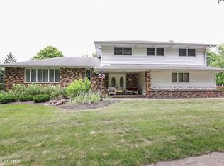 526 S Meadow Ln, Peotone, IL 60468