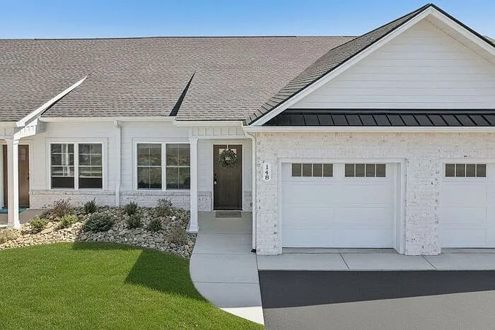 2 bed, 1.5 bath, 1020 sqft, $1,995 — Photo 2