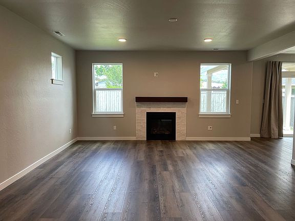 3rd image of 1131 Rutherford Dr