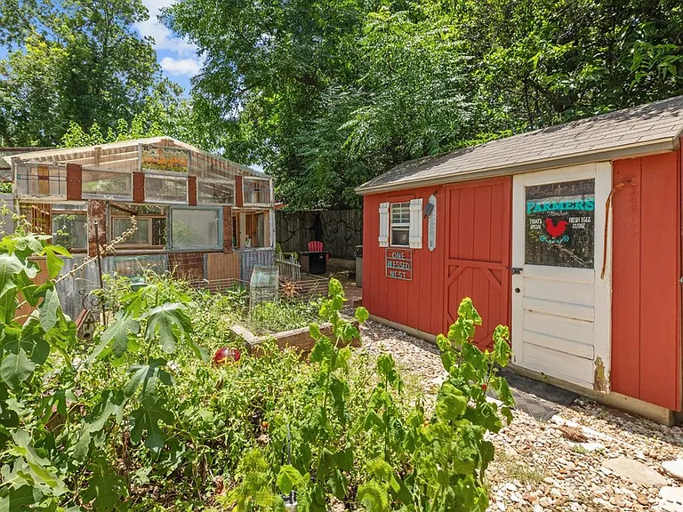 605 W Schubert St — Photo 27
