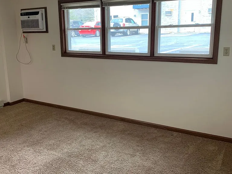927 Briar Ln — Photo 6