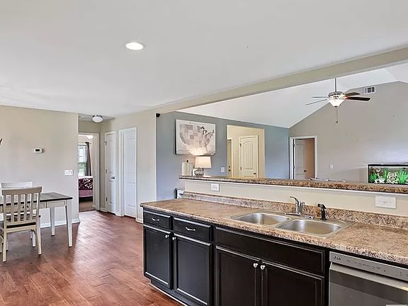 5th image of 435 Abigail Cir