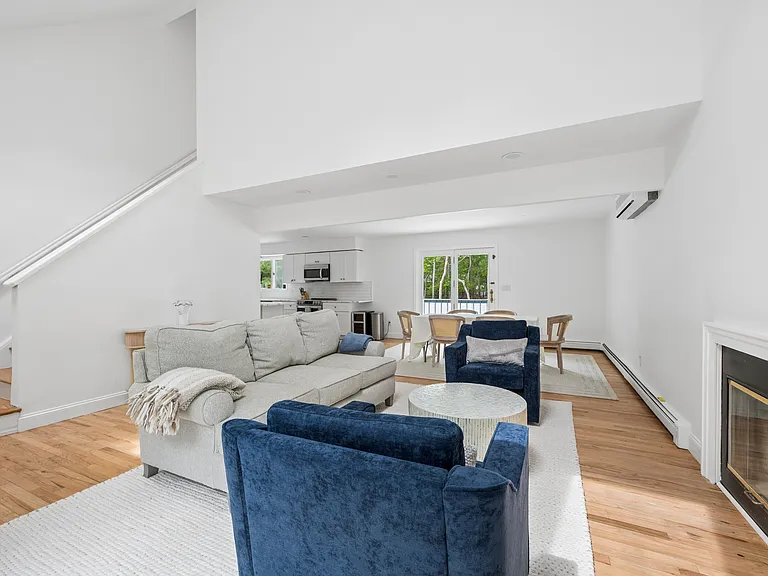 43 Montauk Ave — Photo 7