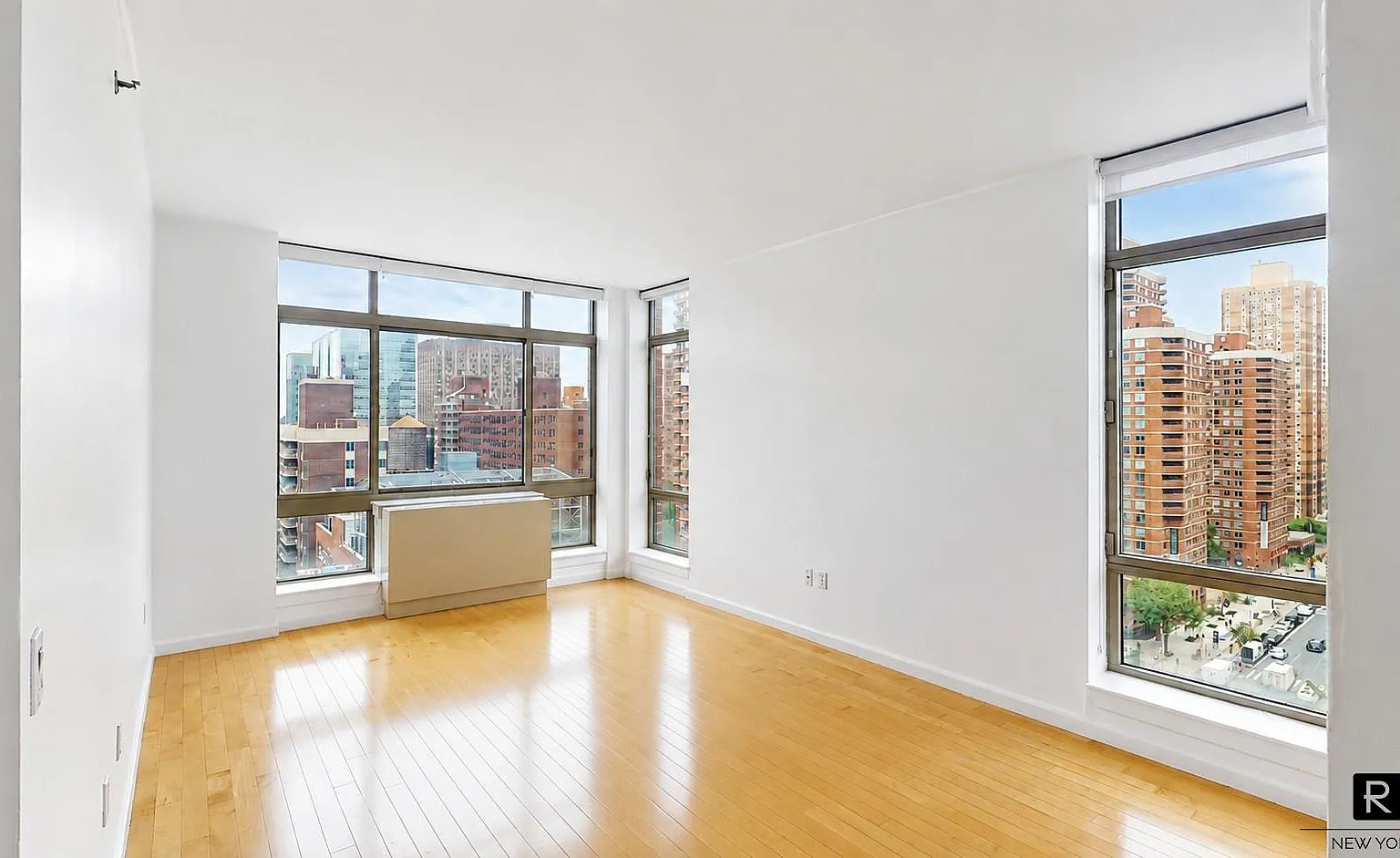 250 East 30th Street — Photo 2