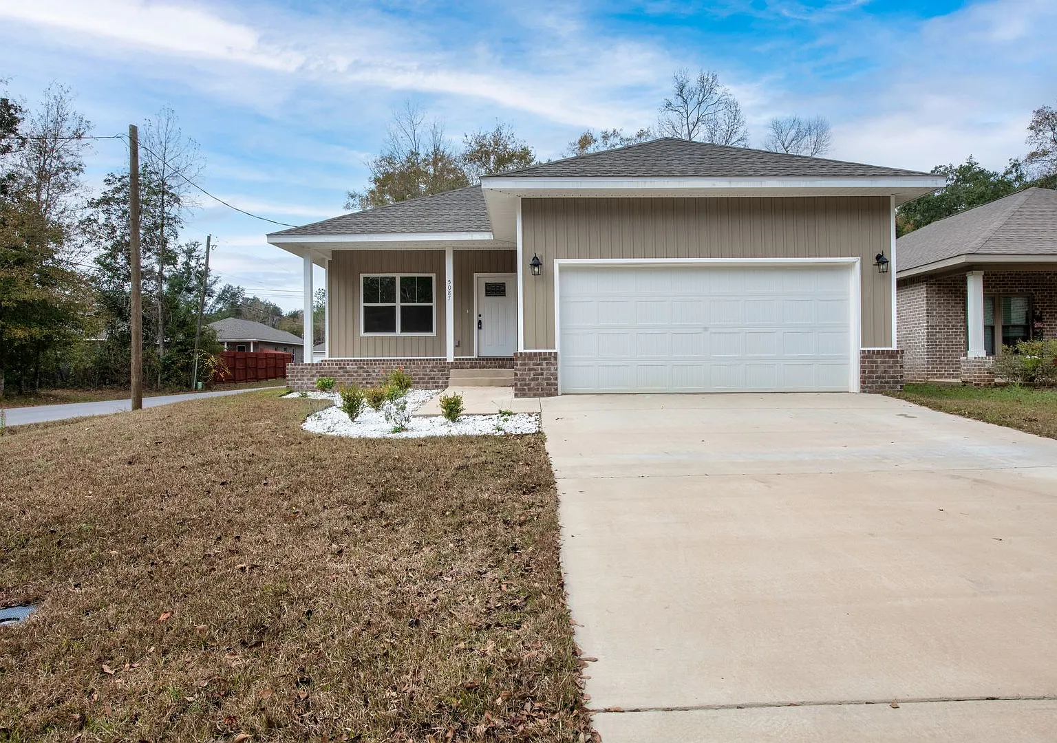 Welcome Home to Coastal Comfort in Milton! — Photo 2