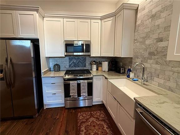 4th image of 3421 Burgundy St