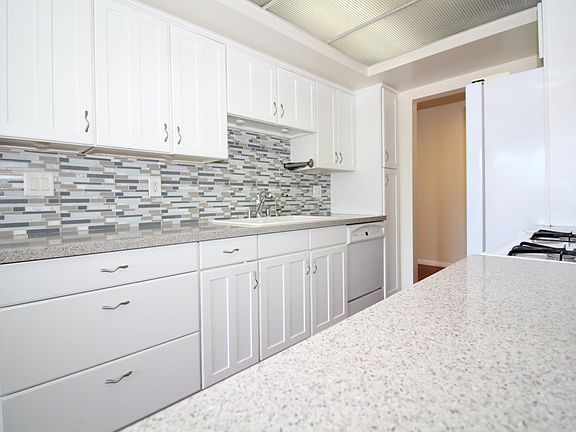 4th image of 339 W Wilson Ave Unit 206
