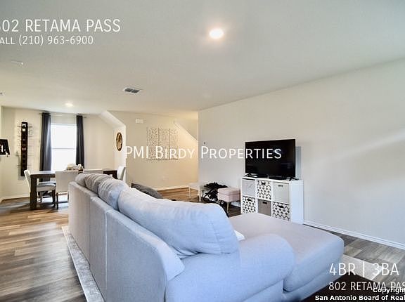 4th image of 802 Retama Pl