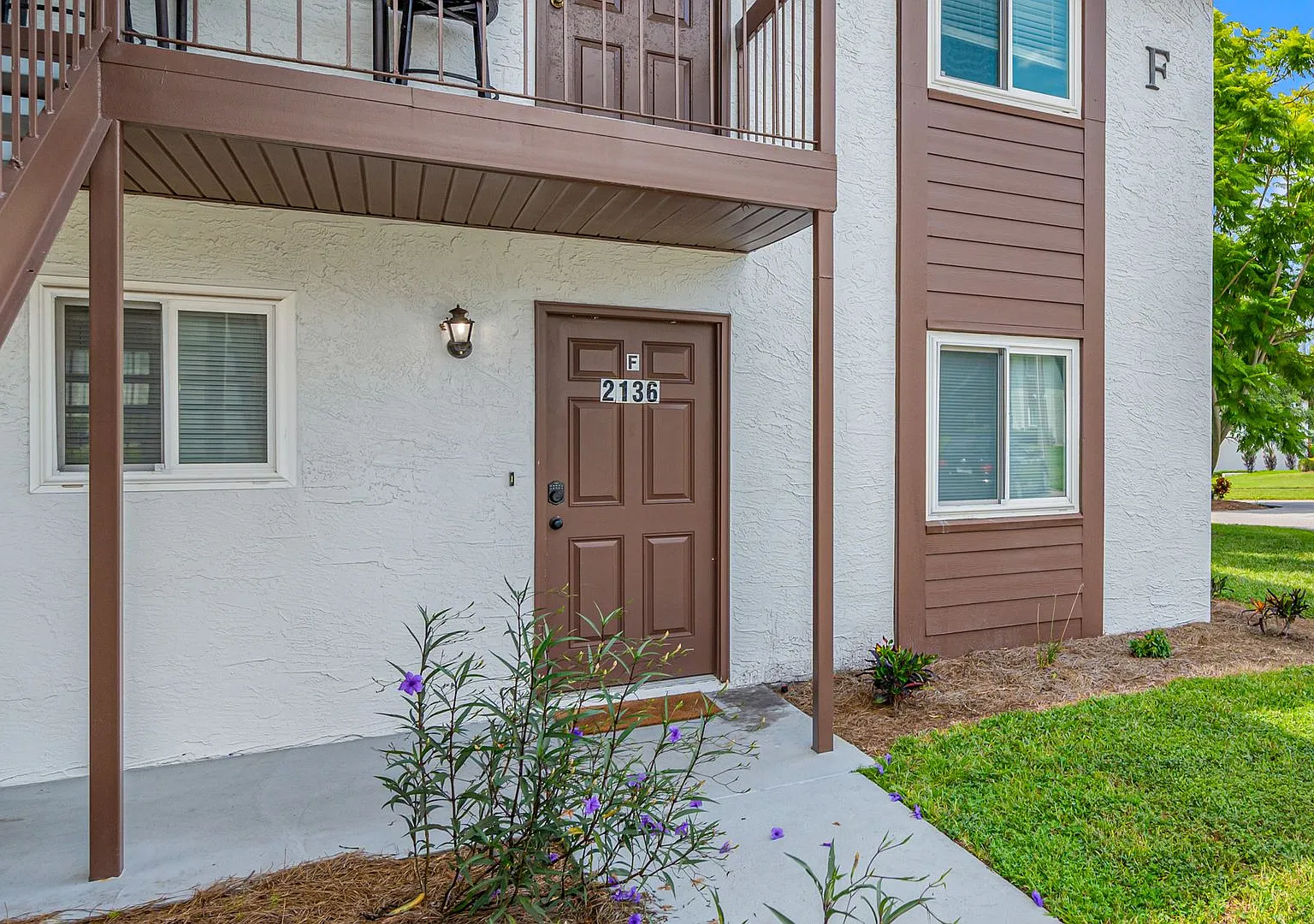 2 bed, 1000 sqft, $1,430 — Photo 1