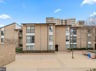 18 Monroe St APT 202, Rockville, MD