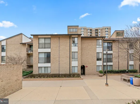 18 Monroe St APT 202, Rockville, MD 20850
