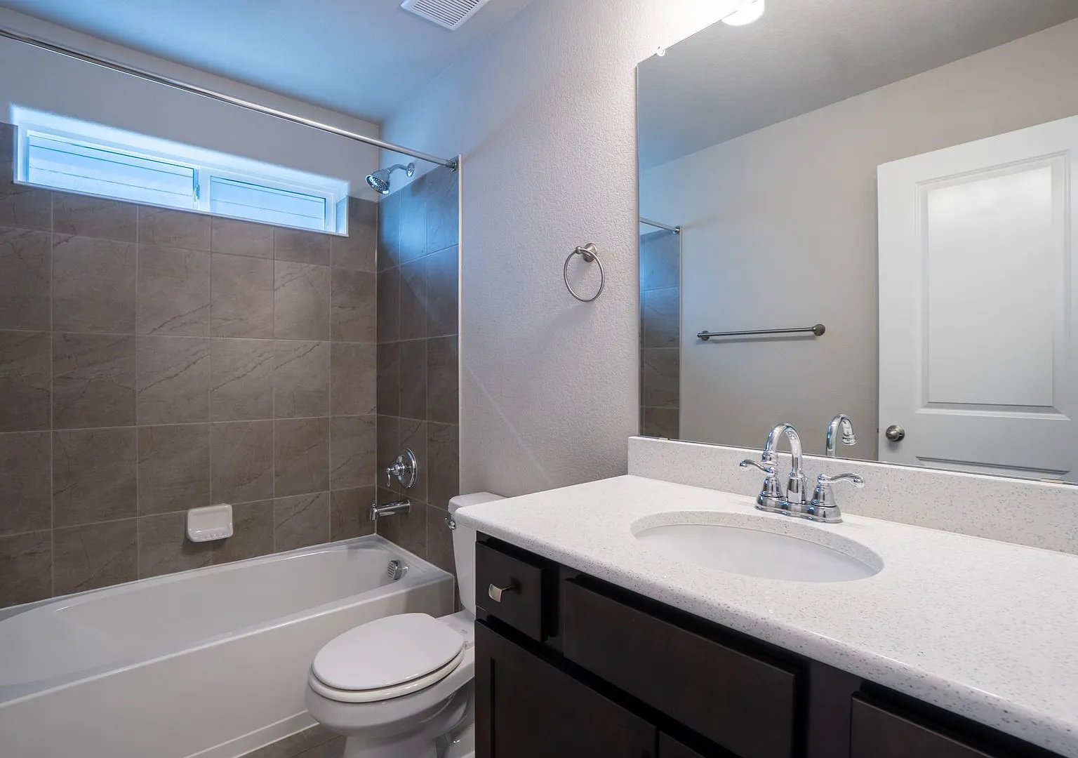 Beautiful 4-Bedroom Ranch Rental in 80939 — Photo 4