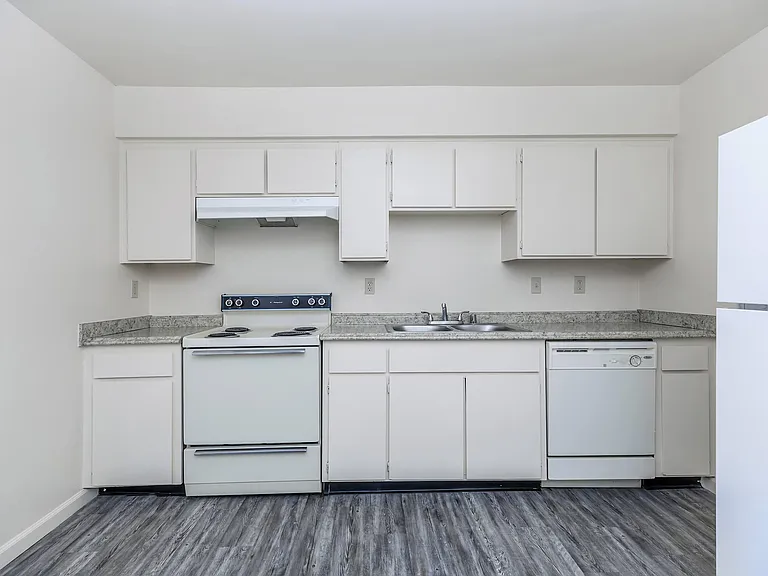 Sandpiper Point Apartments — Photo 3