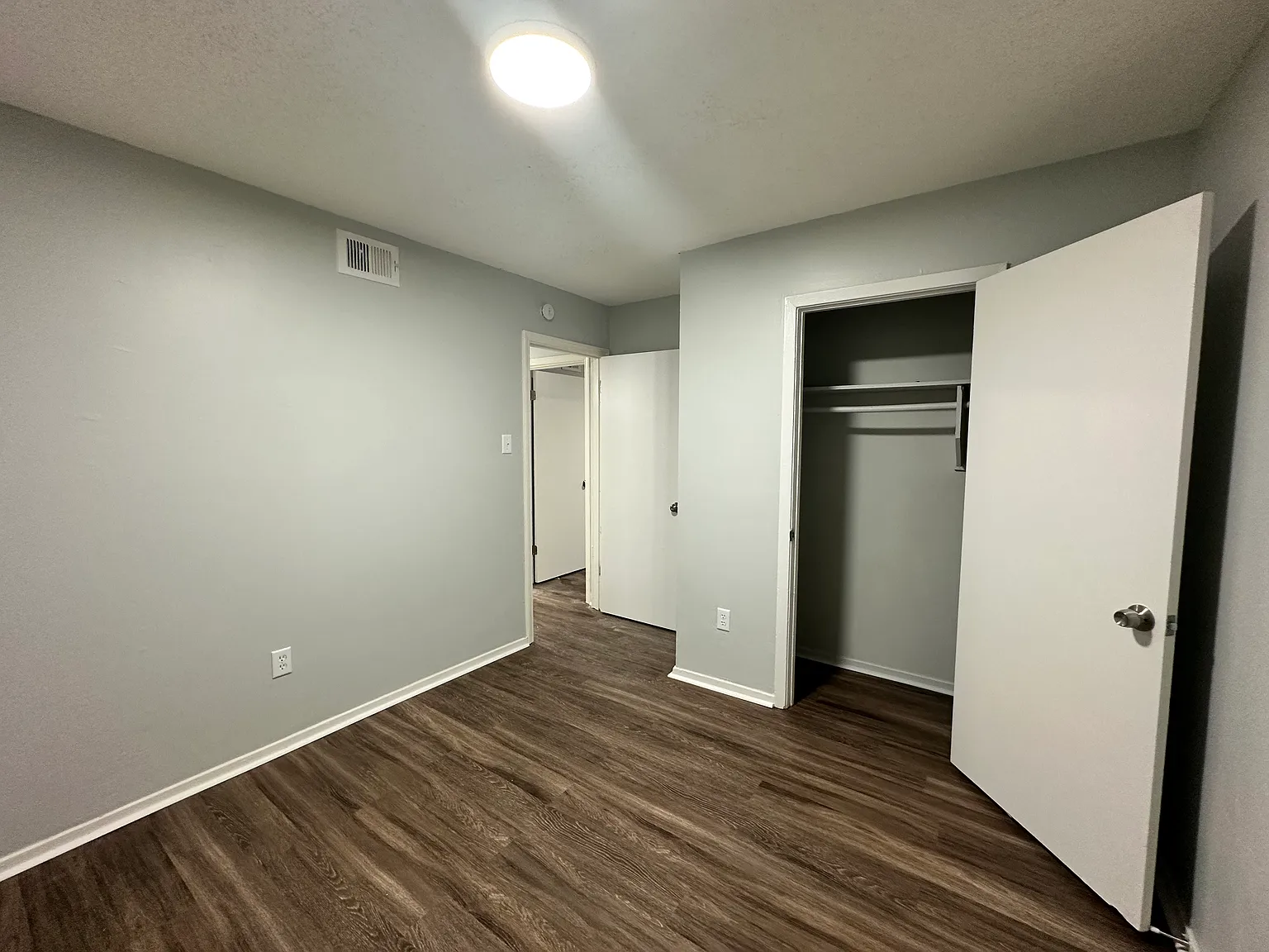 4 bed, 1050 sqft, $1,100 — Photo 3