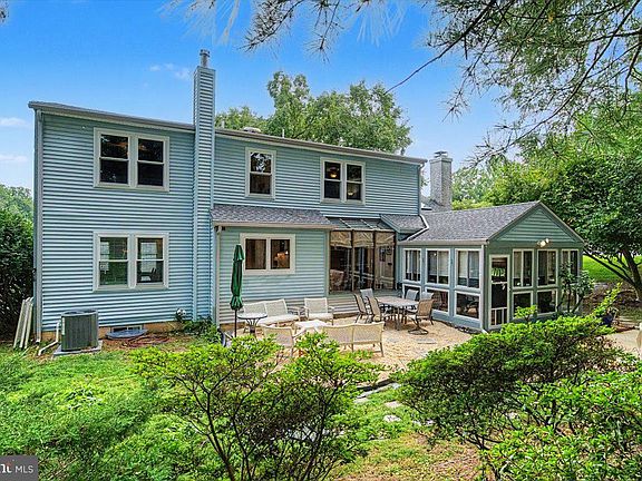 3rd image of 1 Pimlico Ct