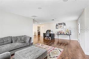 3rd image of 903 N PARK ROAD