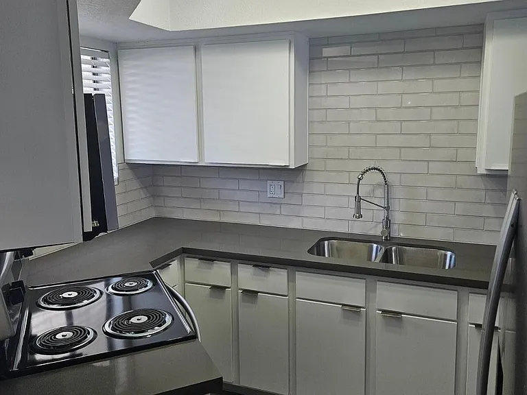 935 N Granite Reef Rd #126A — Photo 4