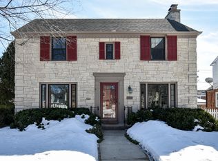 9309 Beverly Pl, Wauwatosa, WI 53226