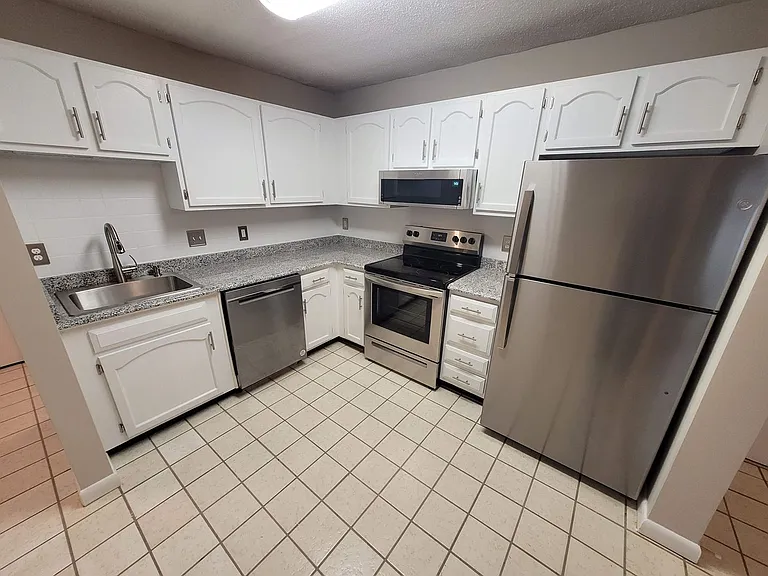 377 Huse Rd #3 — Photo 2
