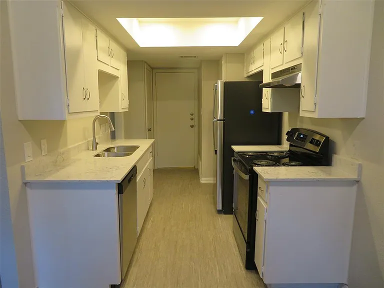 11700 Sierra Nevada #B — Photo 12