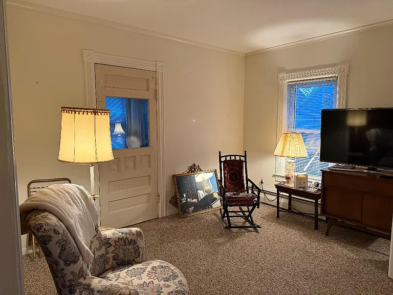view of living room can be rent ed furnished or unfurnished