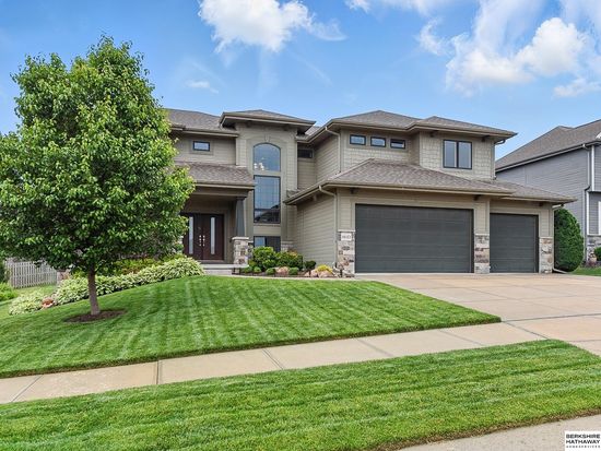 1610 S 207th St, Elkhorn, NE 68022