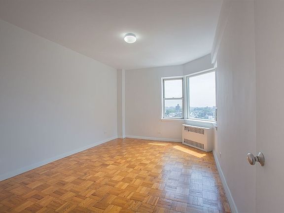 4th image of 34 Plaza St E APT 1210