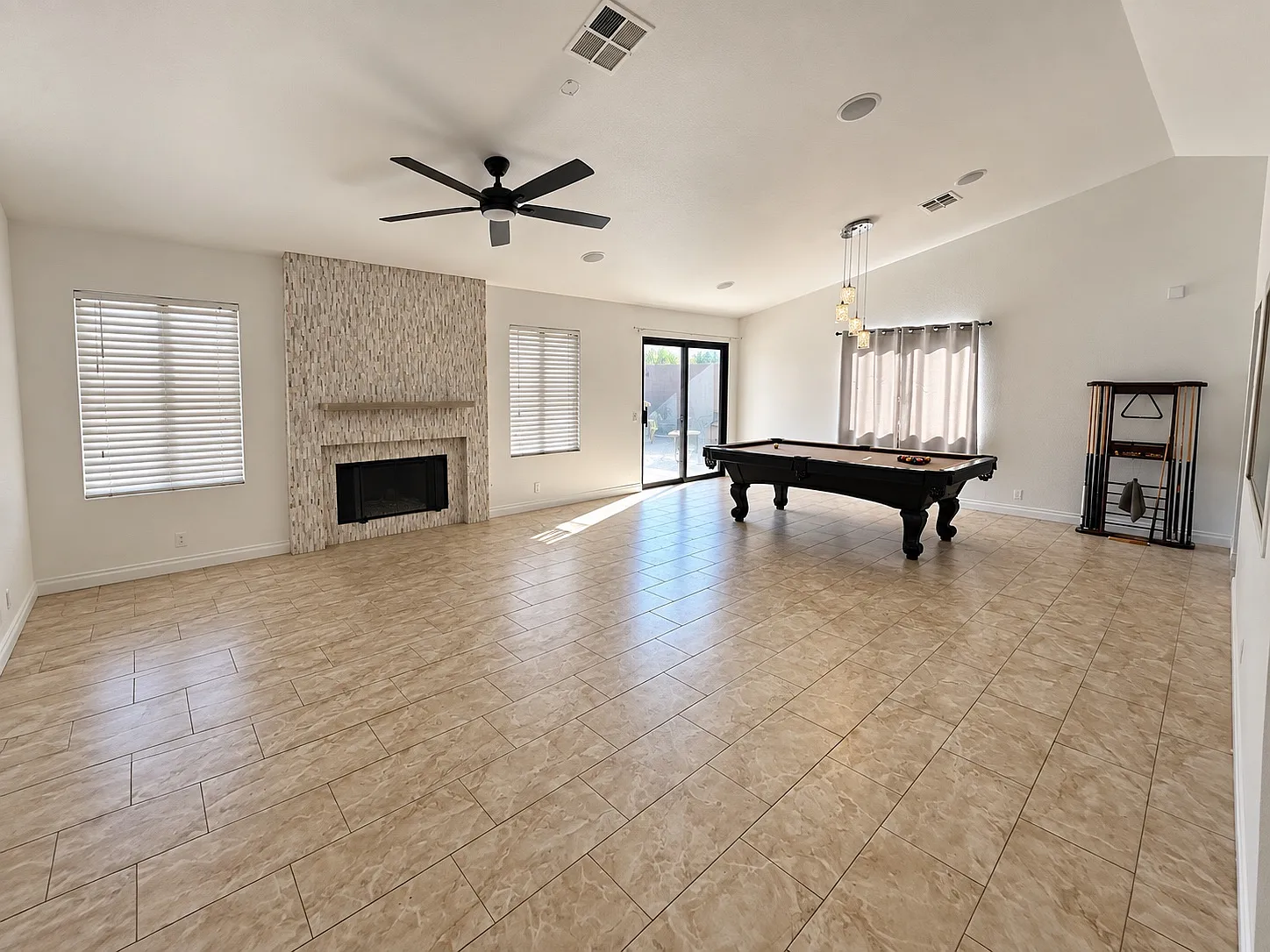 4 bed, 2.5 bath, 1945 sqft, $3,650 — Photo 3