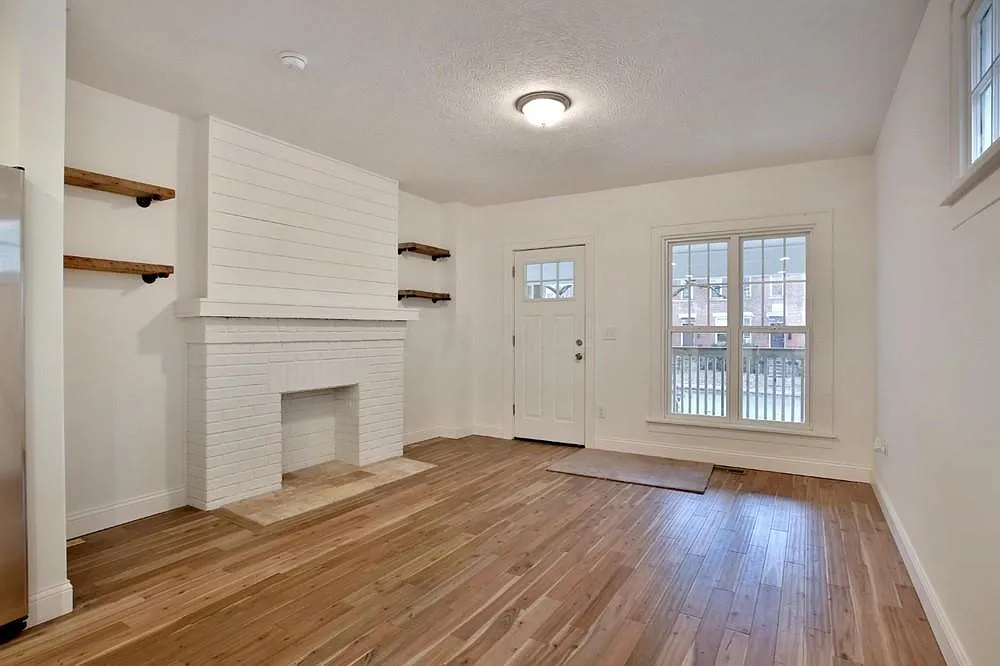 1661 Oak St — Photo 2