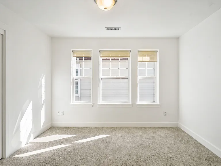 9926 NW Durrett St — Photo 11