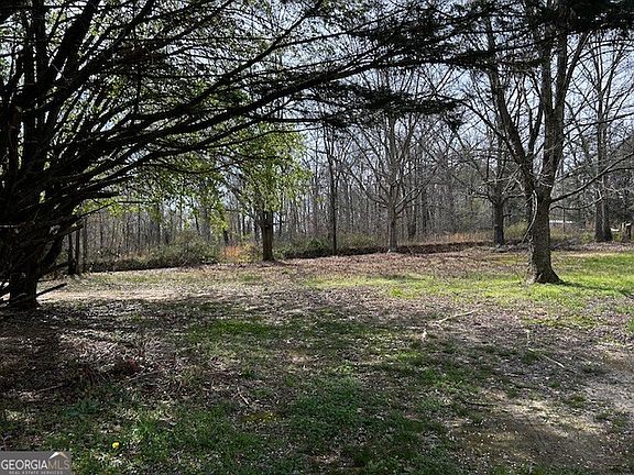 3rd image of 676 B Bailey Rd