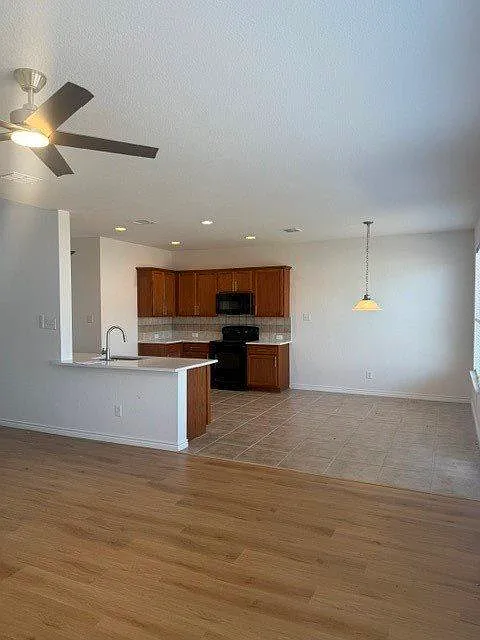 4 bed, 2.5 bath, 2644 sqft, $2,300 — Photo 4