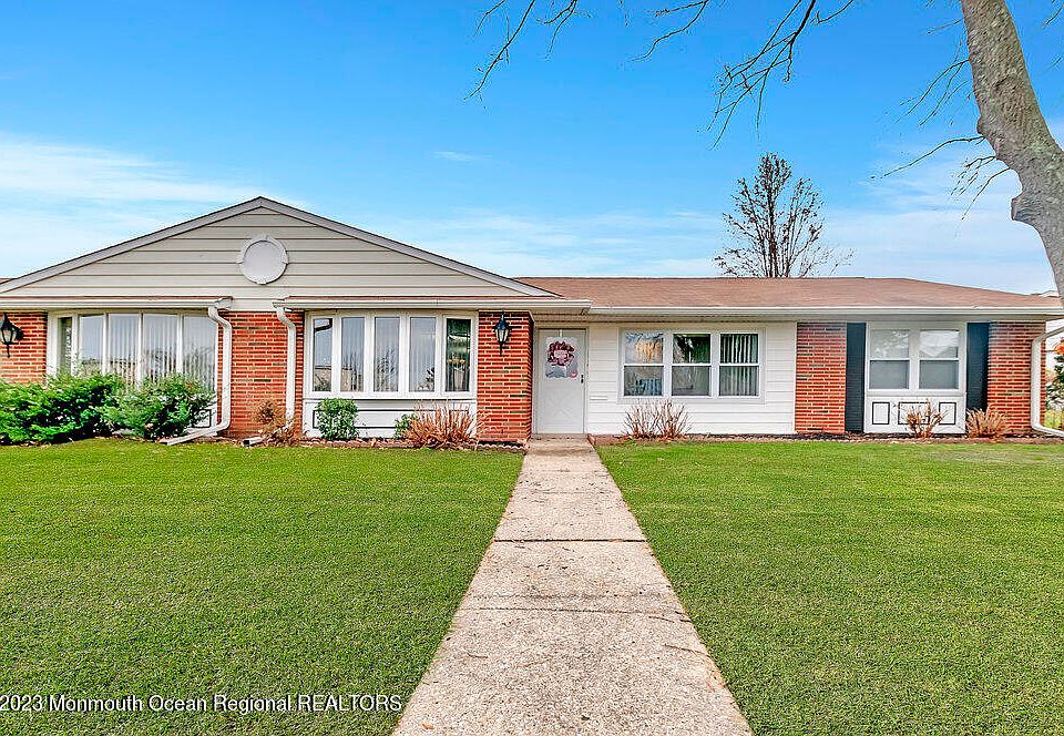 1st image of 371D Portsmouth Drive